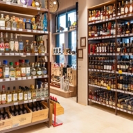 Продажа торгового помещения с арендатором Винотека 