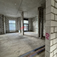 Продажа торгового помещения в жилом комплексе 8 Клёнов