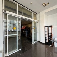 Продажа помещения с арендаторами в бизнec-центре "Виктopия плазa"