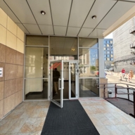 Продажа помещения с арендаторами в бизнec-центре "Виктopия плазa"