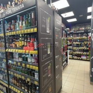 Продажа торгового помещения с арендатором "Винлаб" 