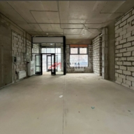 Аренда торгового помещения в новом доме 