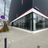 Аренда торгового помещения в здании паркинга 