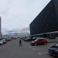 Аренда торгового помещения в здании паркинга 