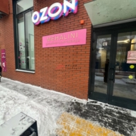 Продажа помещения с арендаторами в новом доме 