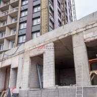 Продажа помещения с арендаторами в ЖК "1-й Саларьевский" 