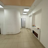 Продажа торгового помещения с арендатором ВинГараж на Бажова