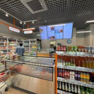 Продажа помещения с арендатором кафе Яндекс лавка