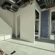Продажа торгового помещения в жилом комплексе Тренд