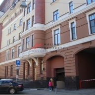 Аренда торгового помещения на выходе из метро "Академическая"